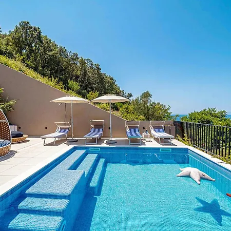 4 Bedroom Gorgeous In Korcula Feriehus