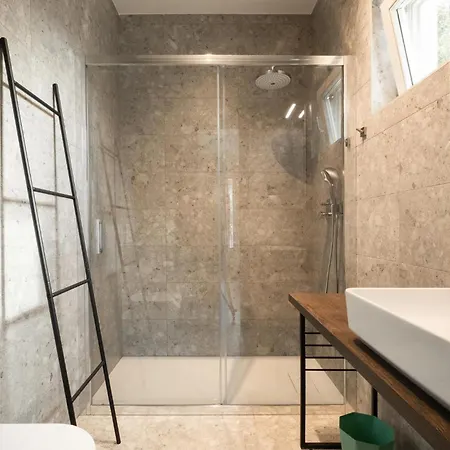 4 Bedroom Gorgeous In Korcula בית נופש